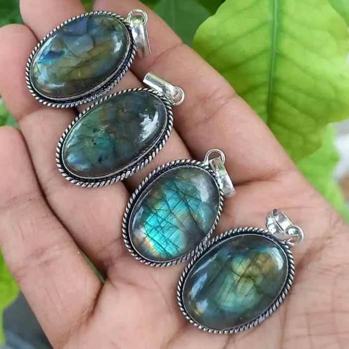 CRYSTCOP - LABRADORITE PENDANT