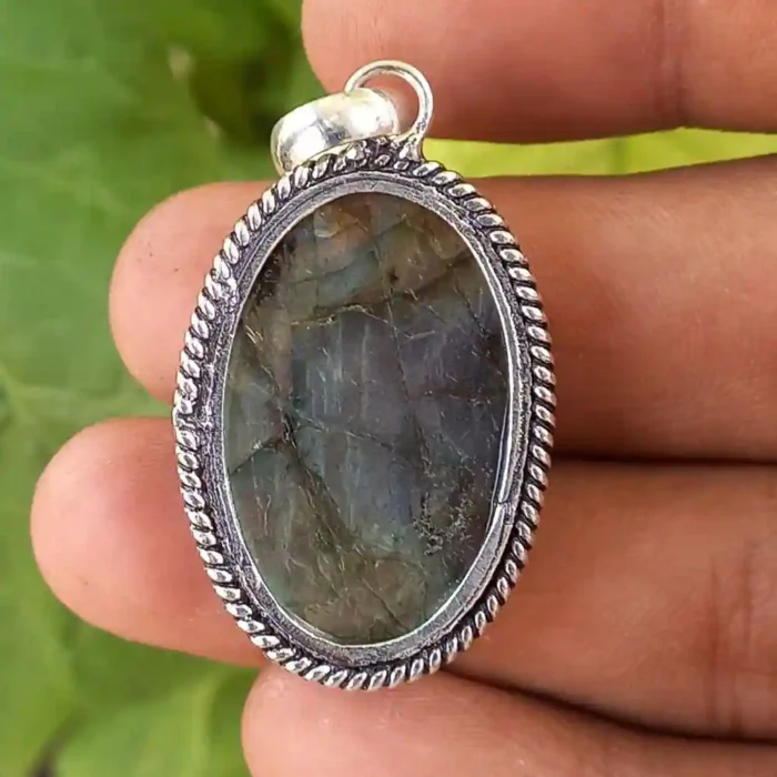 CRYSTCOP - LABRADORITE PENDANT